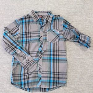No retreat boy’s plaid button up shirt size 10/12
